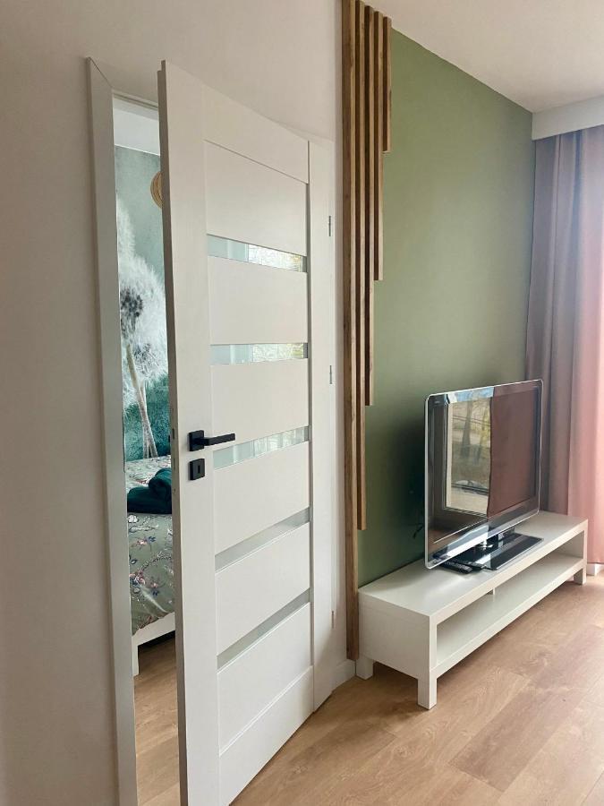 Airport Green Apartment Kl21 - Air Condition & Free Parking 바르샤바 외부 사진