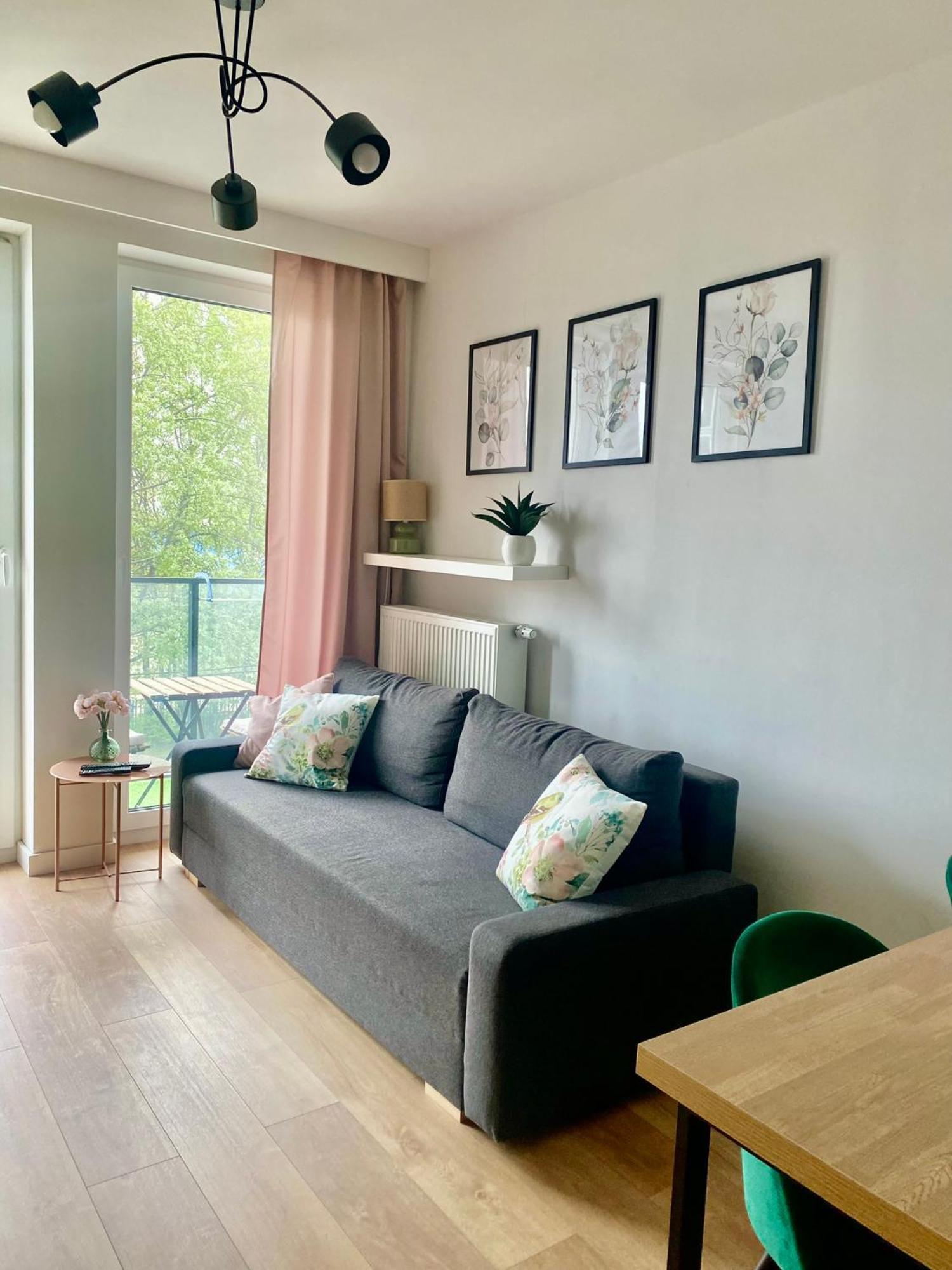 Airport Green Apartment Kl21 - Air Condition & Free Parking 바르샤바 외부 사진