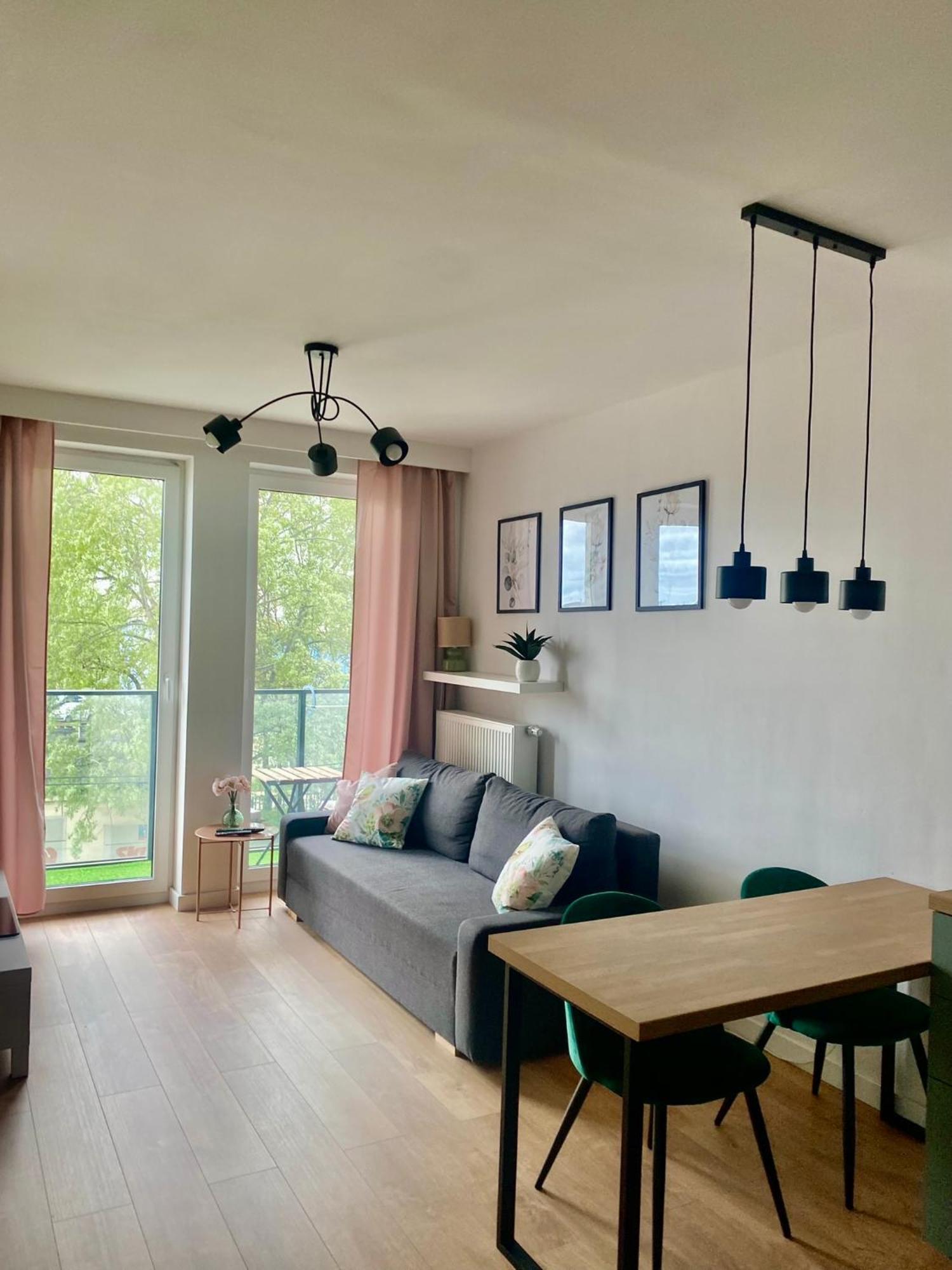 Airport Green Apartment Kl21 - Air Condition & Free Parking 바르샤바 외부 사진